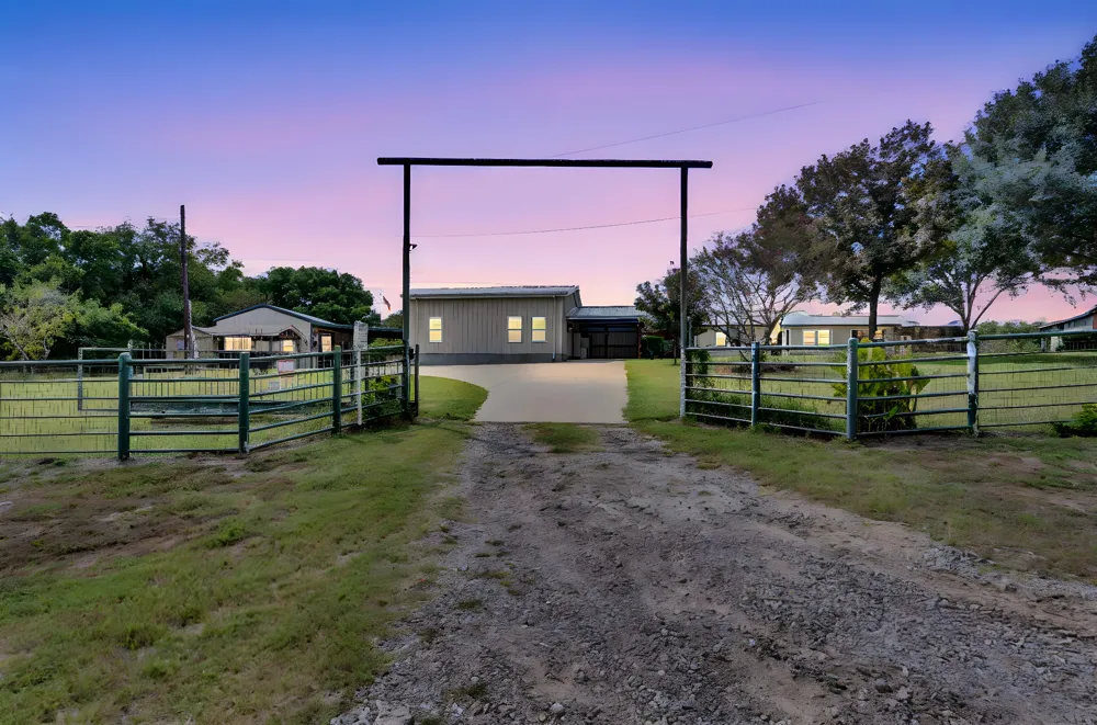 490 James Road Ferris, TX 75125