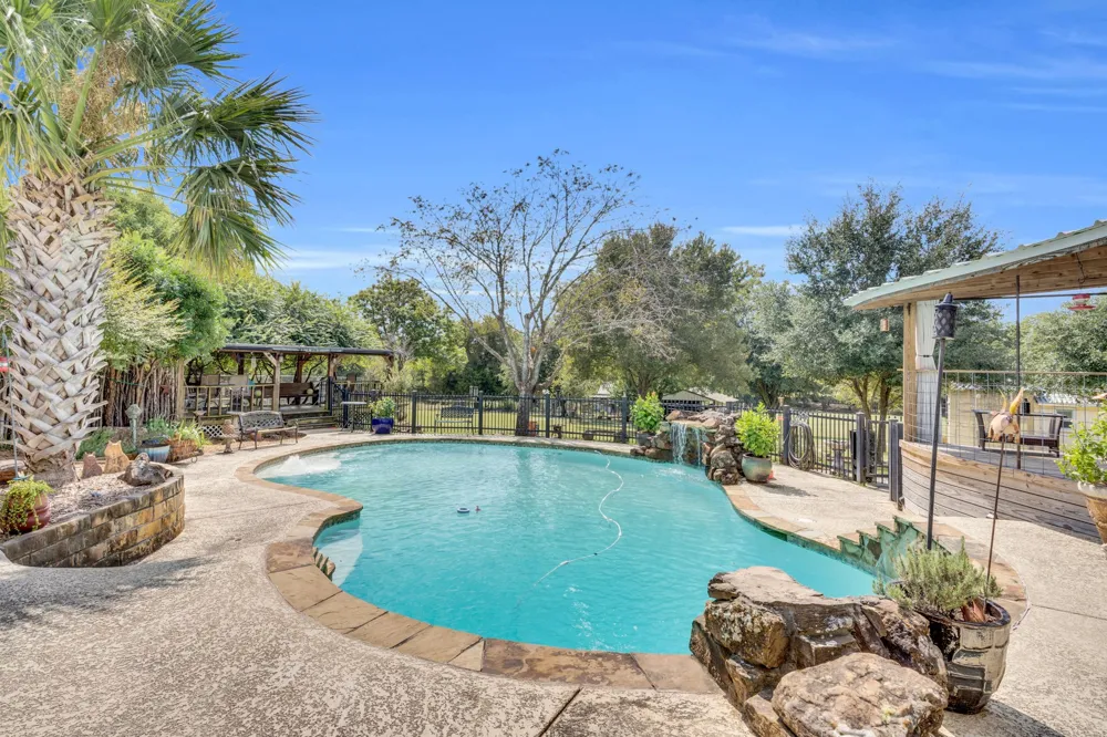 490 James Road Ferris, TX 75125
