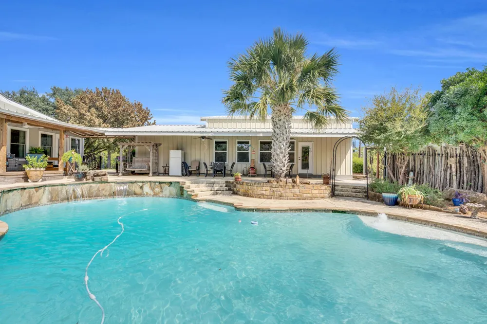 490 James Road Ferris, TX 75125