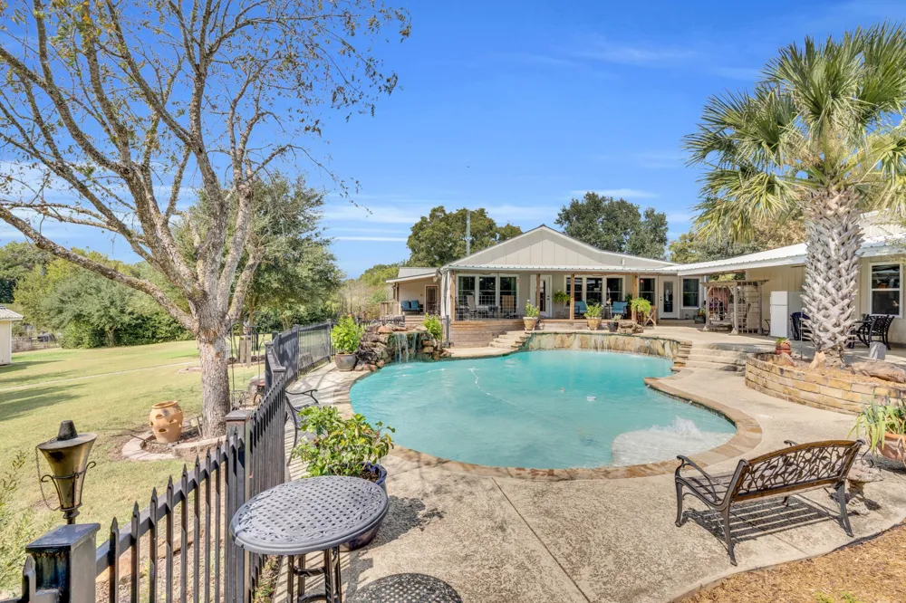 490 James Road Ferris, TX 75125