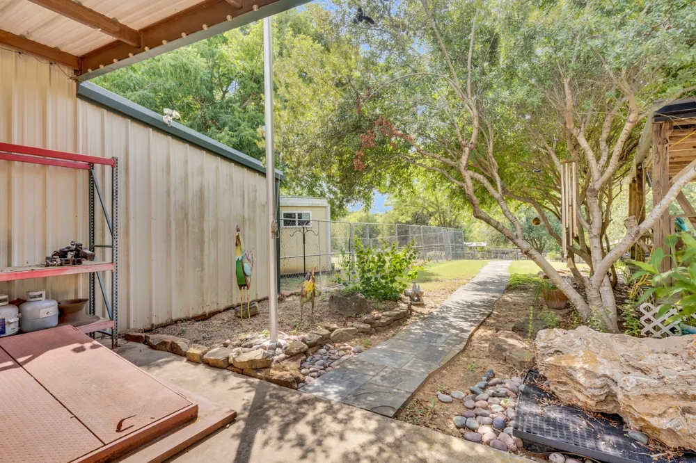 490 James Road Ferris, TX 75125