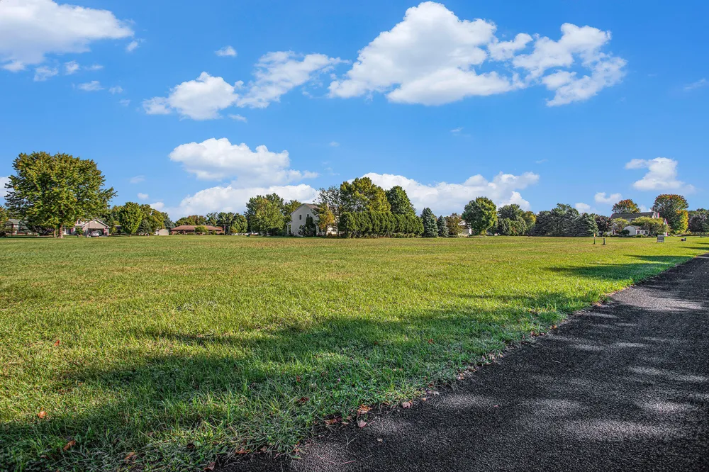 908 Maple Meadows Avenue Vicksburg, MI 49097