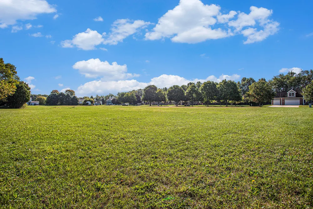 908 Maple Meadows Avenue Vicksburg, MI 49097