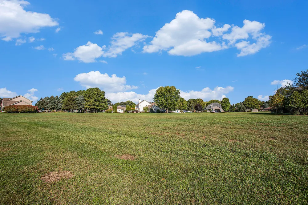 908 Maple Meadows Avenue Vicksburg, MI 49097