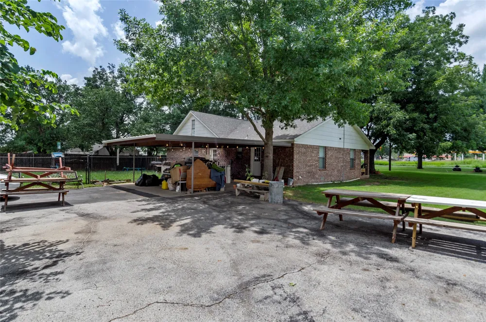 102 Mesquite Street Paradise, TX 76073