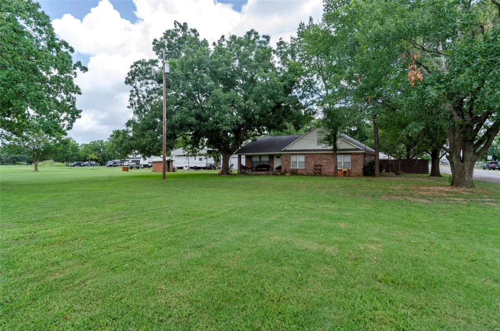 102 Mesquite Street Paradise, TX 76073