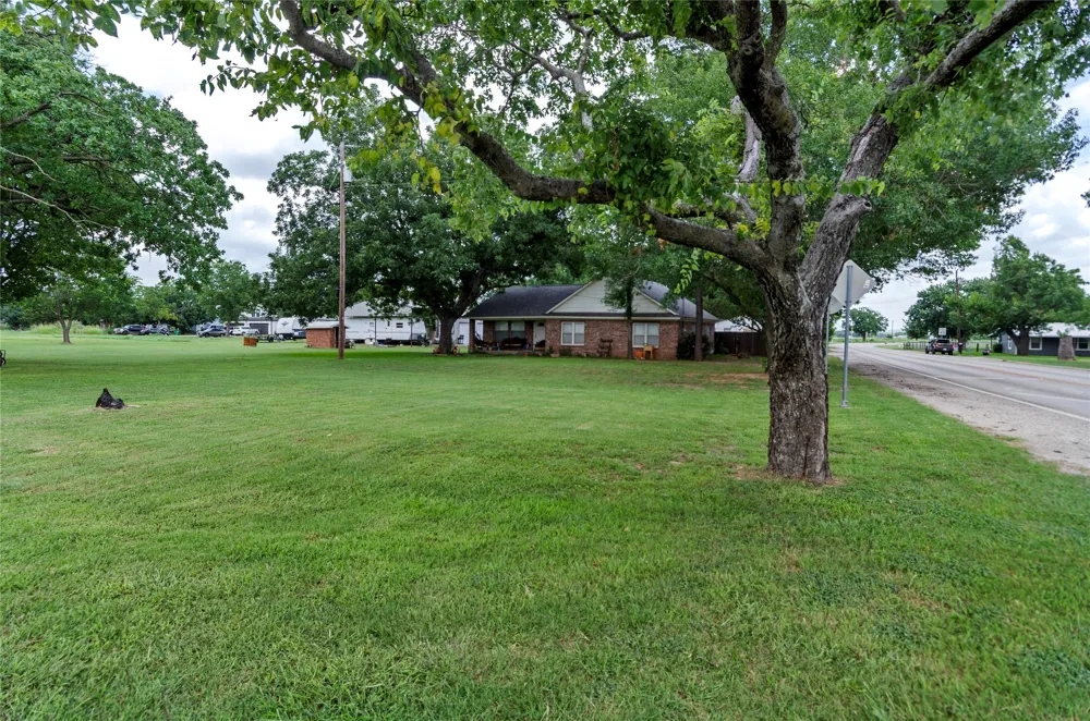 102 Mesquite Street Paradise, TX 76073