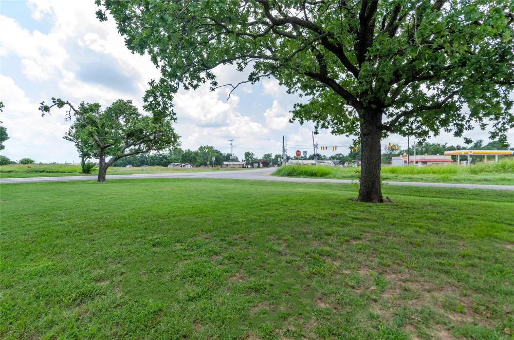 102 Mesquite Street Paradise, TX 76073