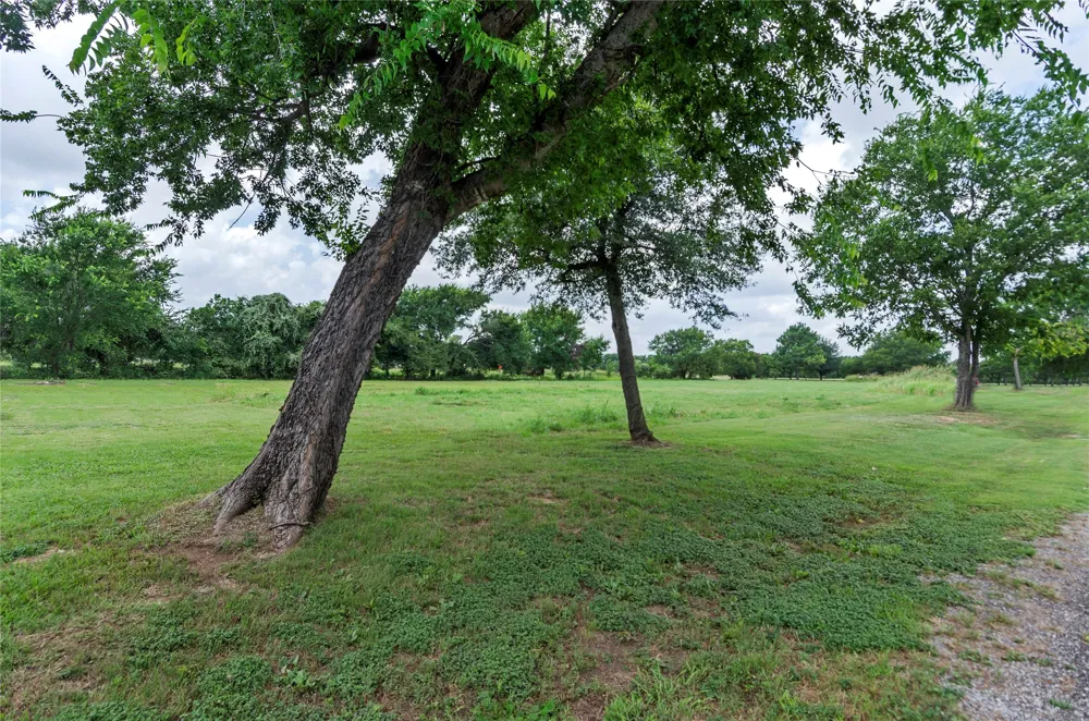 102 Mesquite Street Paradise, TX 76073
