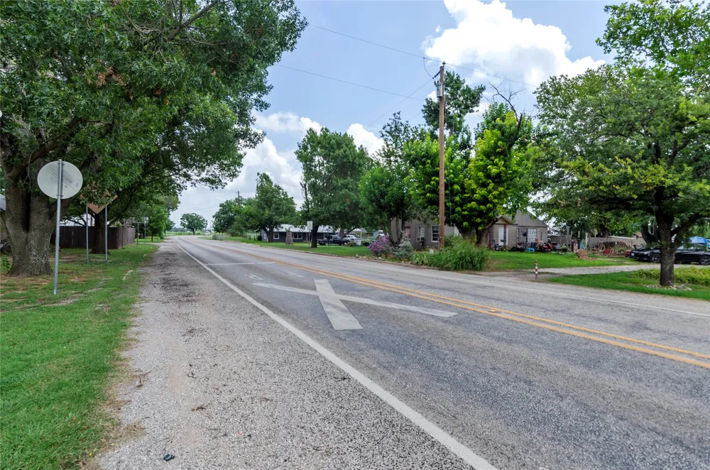 102 Mesquite Street Paradise, TX 76073