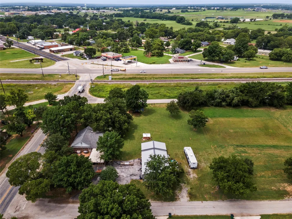 102 Mesquite Street Paradise, TX 76073
