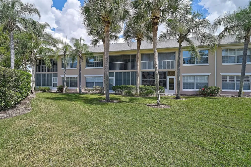 4705 SAND TRAP STREET CIRCLE E #106 Bradenton, FL 34203