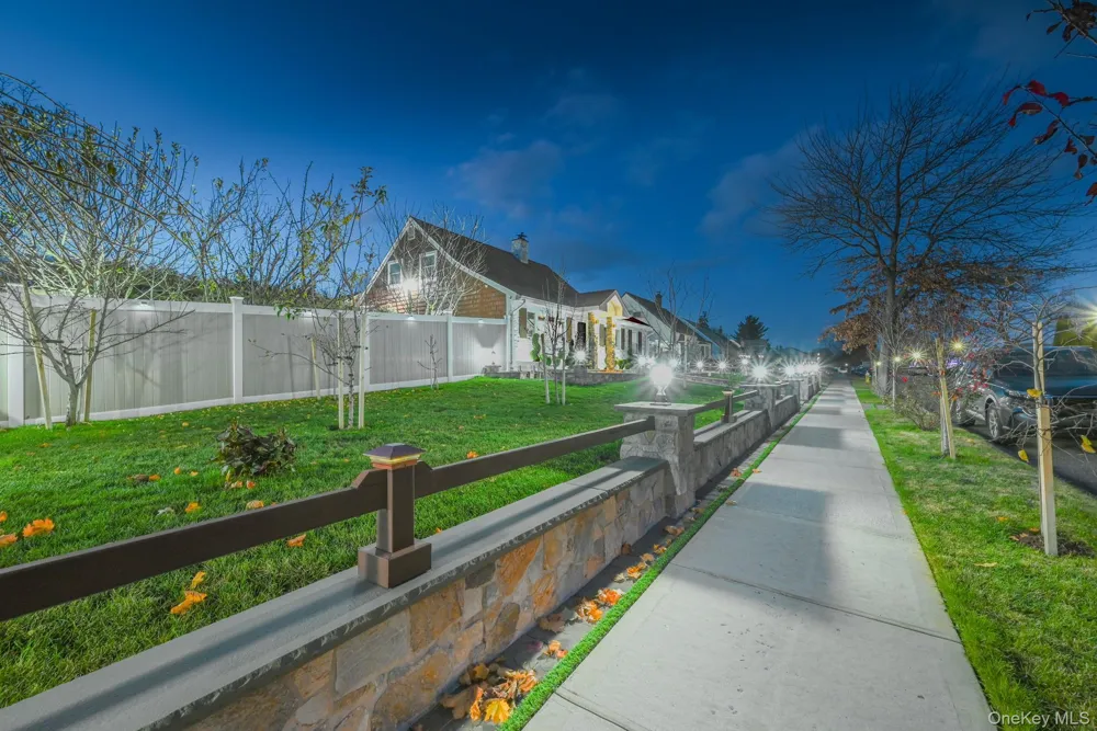 38 Quarry Lane Levittown, NY 11756
