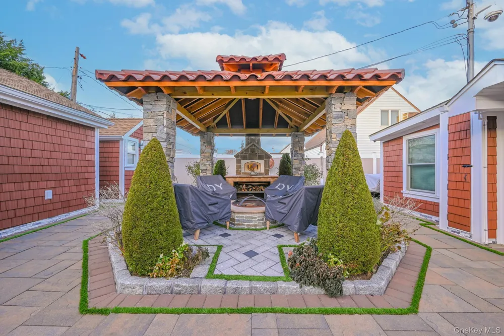38 Quarry Lane Levittown, NY 11756