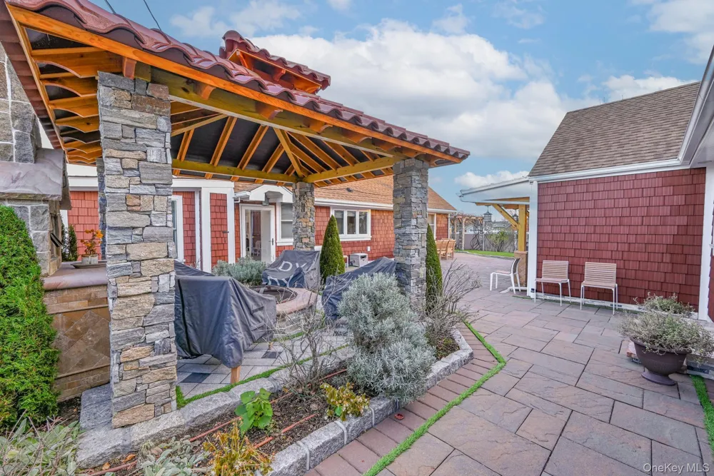 38 Quarry Lane Levittown, NY 11756