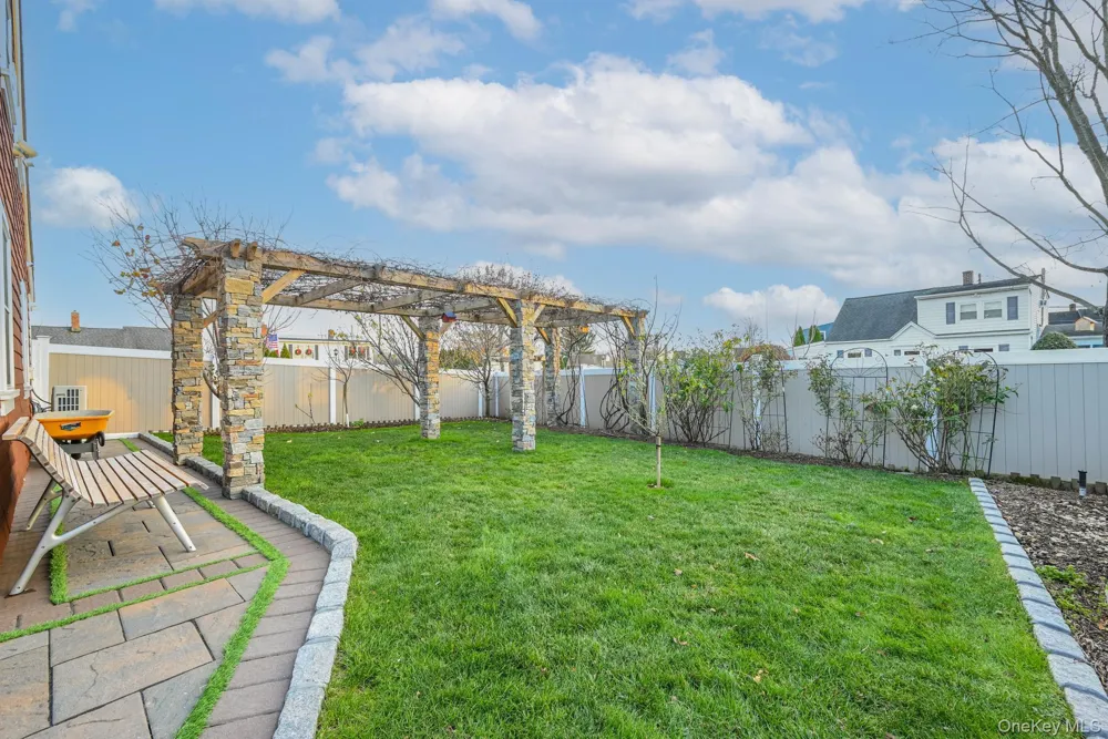 38 Quarry Lane Levittown, NY 11756