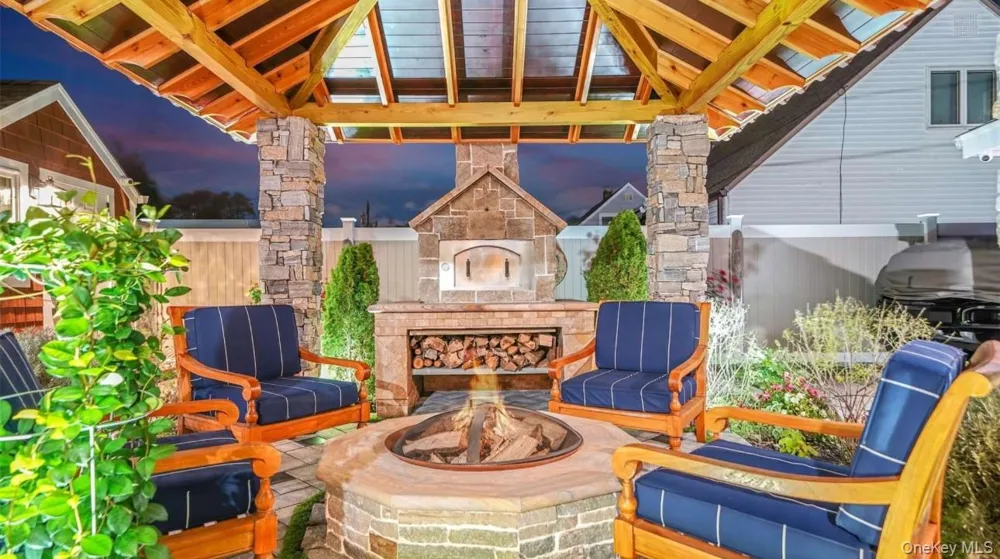 38 Quarry Lane Levittown, NY 11756