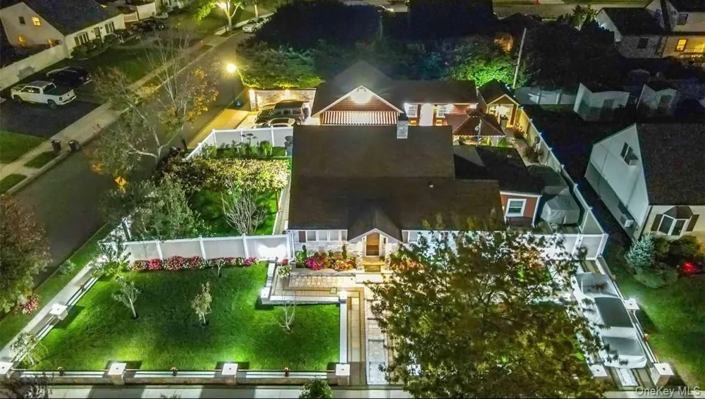 38 Quarry Lane Levittown, NY 11756