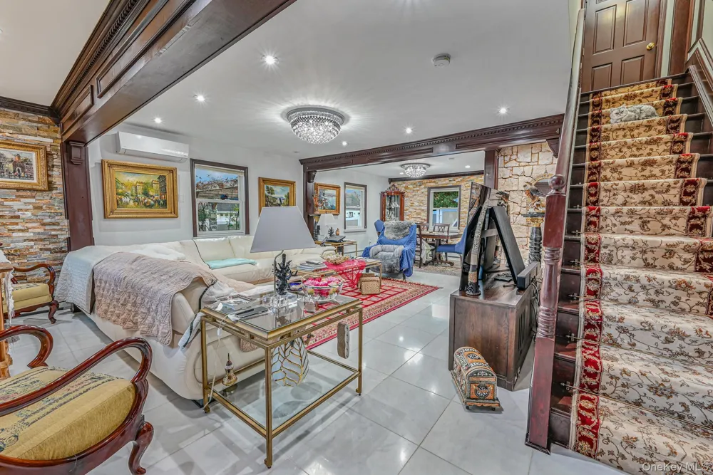 38 Quarry Lane Levittown, NY 11756