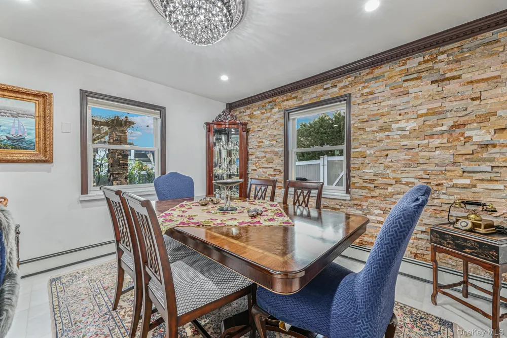 38 Quarry Lane Levittown, NY 11756