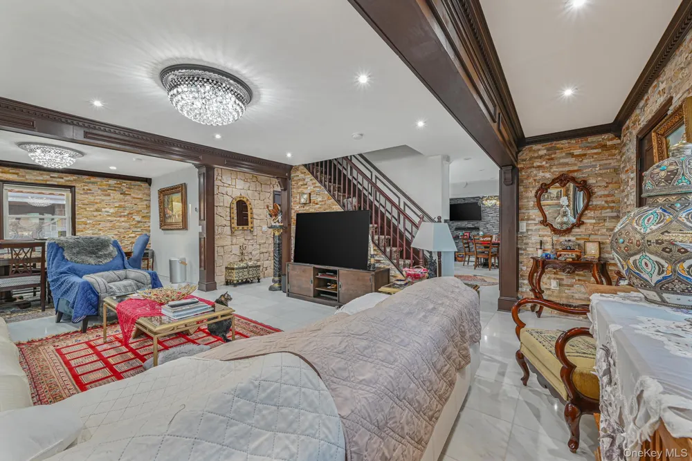 38 Quarry Lane Levittown, NY 11756