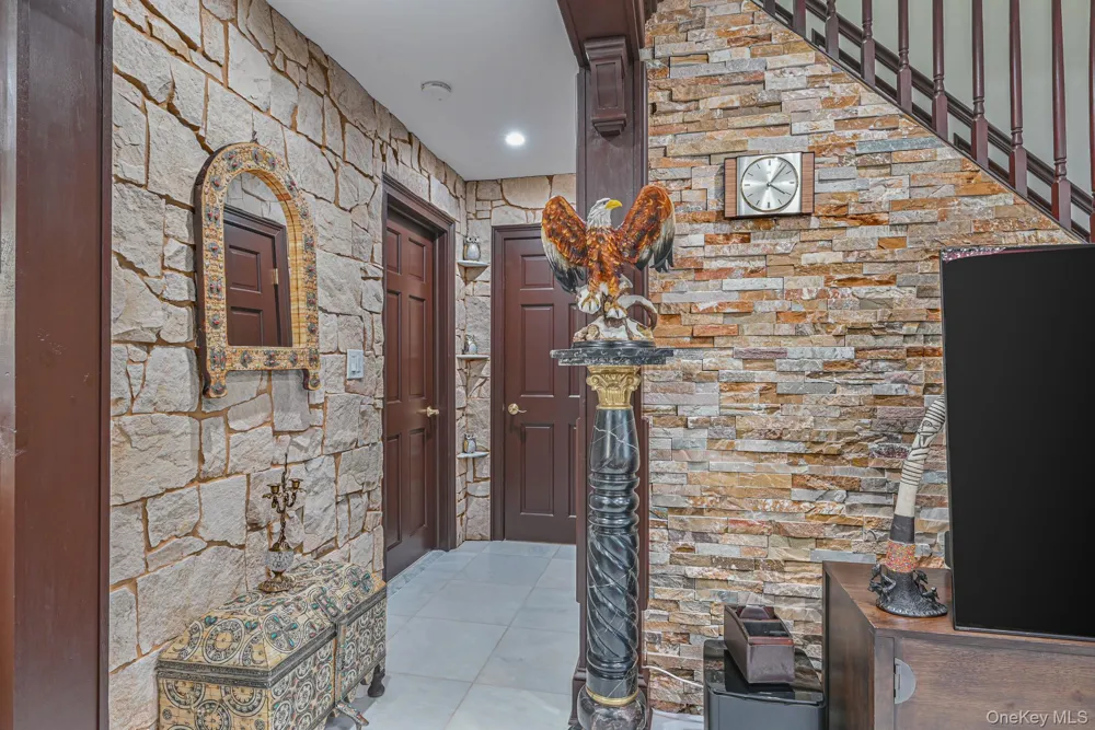38 Quarry Lane Levittown, NY 11756