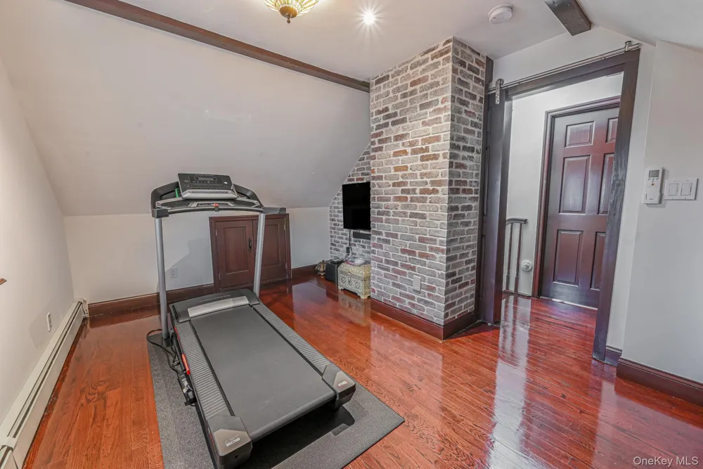 38 Quarry Lane Levittown, NY 11756