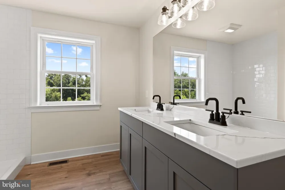 11011110 TRINITY DRIVE Oxford, PA 19363