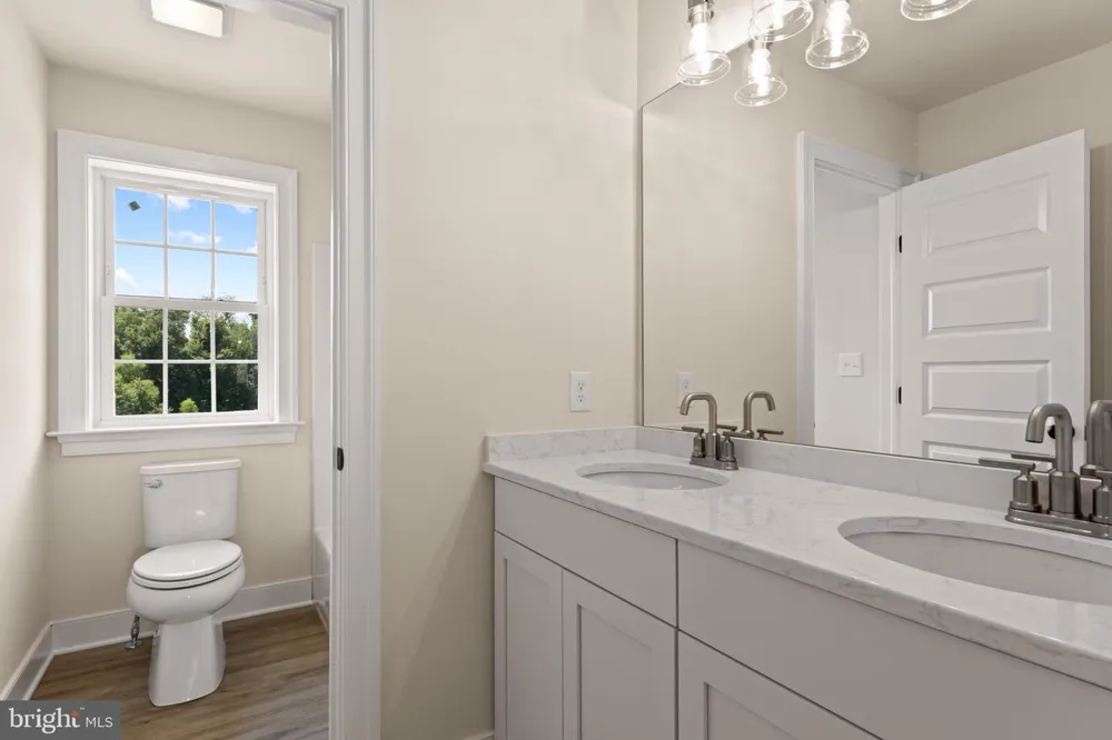 11011110 TRINITY DRIVE Oxford, PA 19363