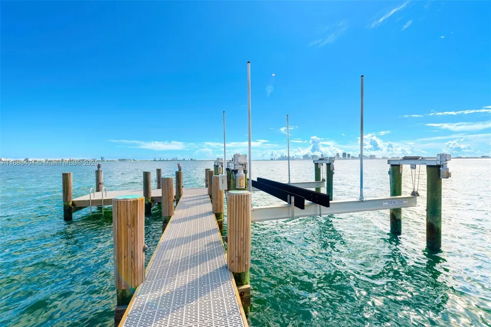 1580 S Treasure Dr North Bay Village, FL 33141