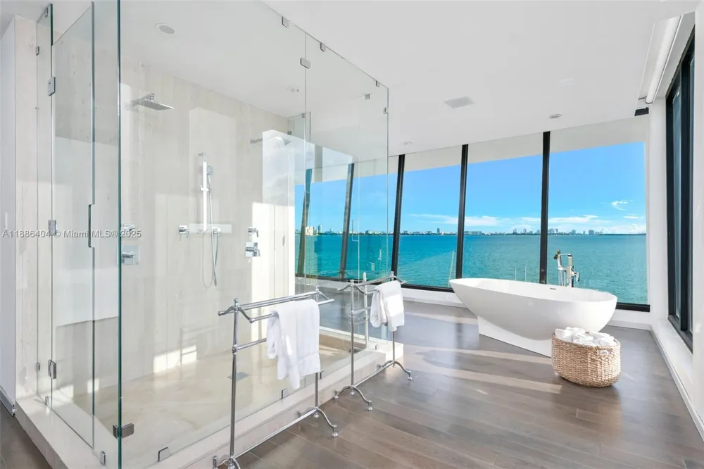 1580 S Treasure Dr North Bay Village, FL 33141