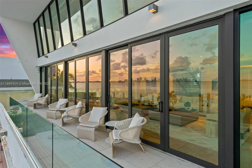1580 S Treasure Dr North Bay Village, FL 33141