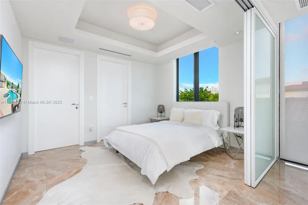 1580 S Treasure Dr North Bay Village, FL 33141