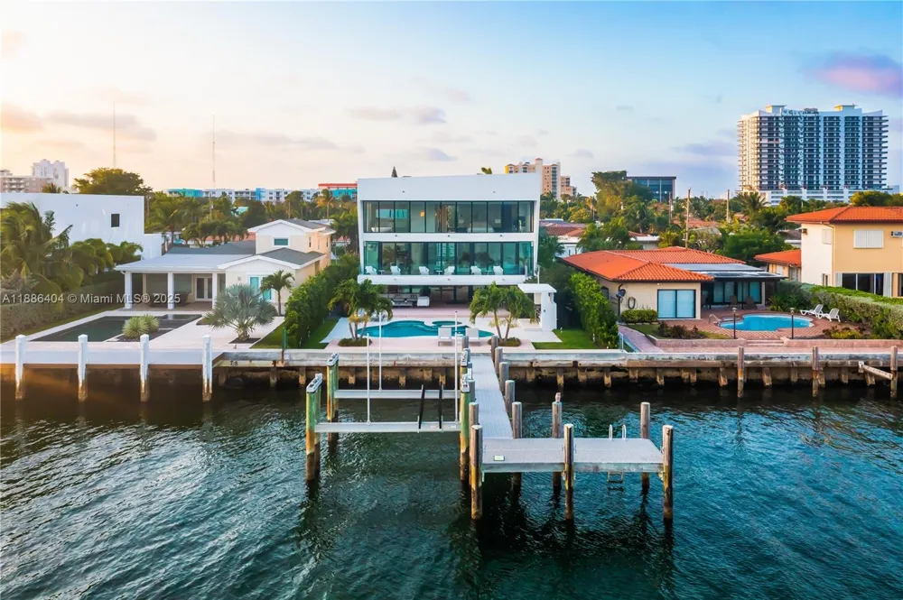 1580 S Treasure Dr North Bay Village, FL 33141