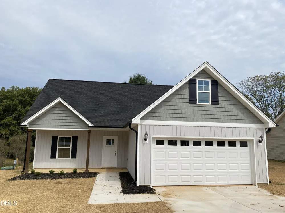 409 E Lee Avenue Yadkinville, NC 27055