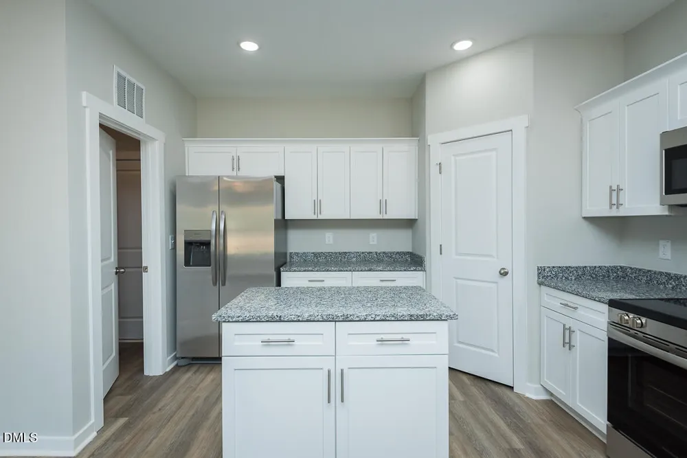 409 E Lee Avenue Yadkinville, NC 27055
