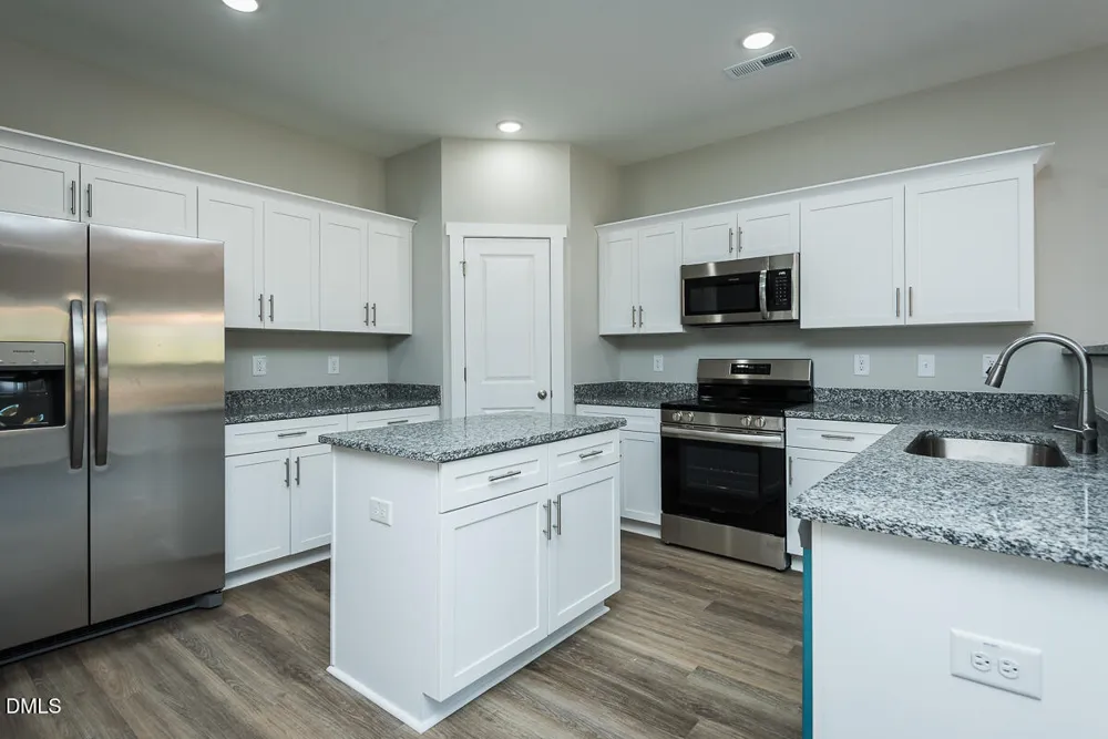409 E Lee Avenue Yadkinville, NC 27055
