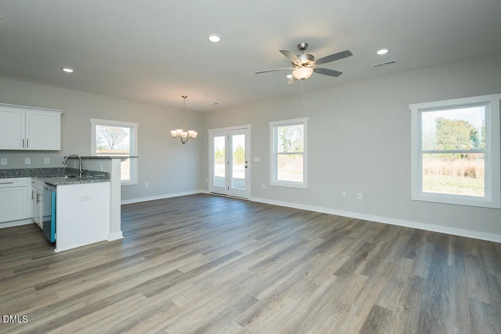 409 E Lee Avenue Yadkinville, NC 27055