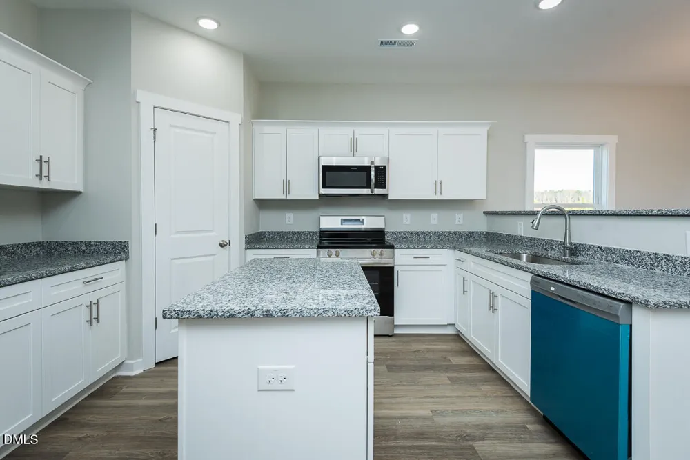 409 E Lee Avenue Yadkinville, NC 27055