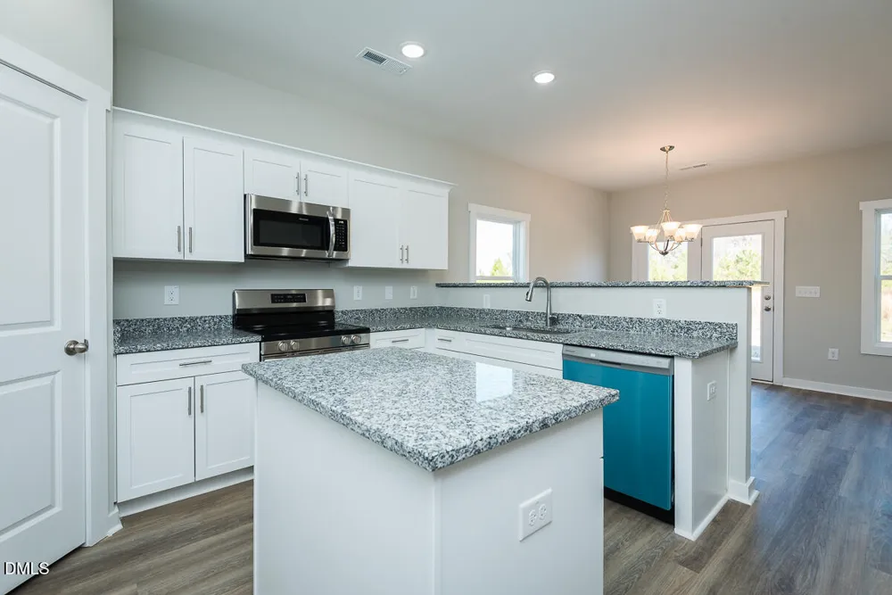 409 E Lee Avenue Yadkinville, NC 27055