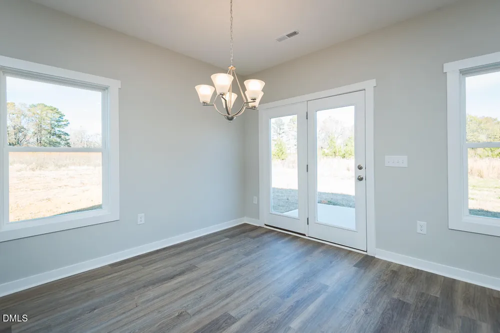 409 E Lee Avenue Yadkinville, NC 27055