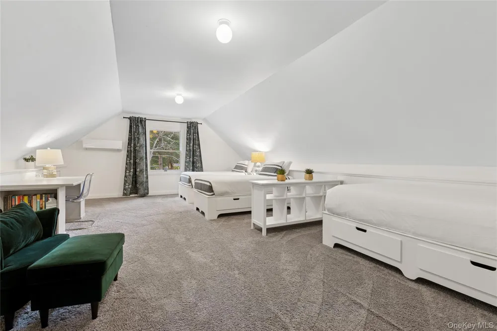1181 FIREPLACE RD East Hampton, NY 11937