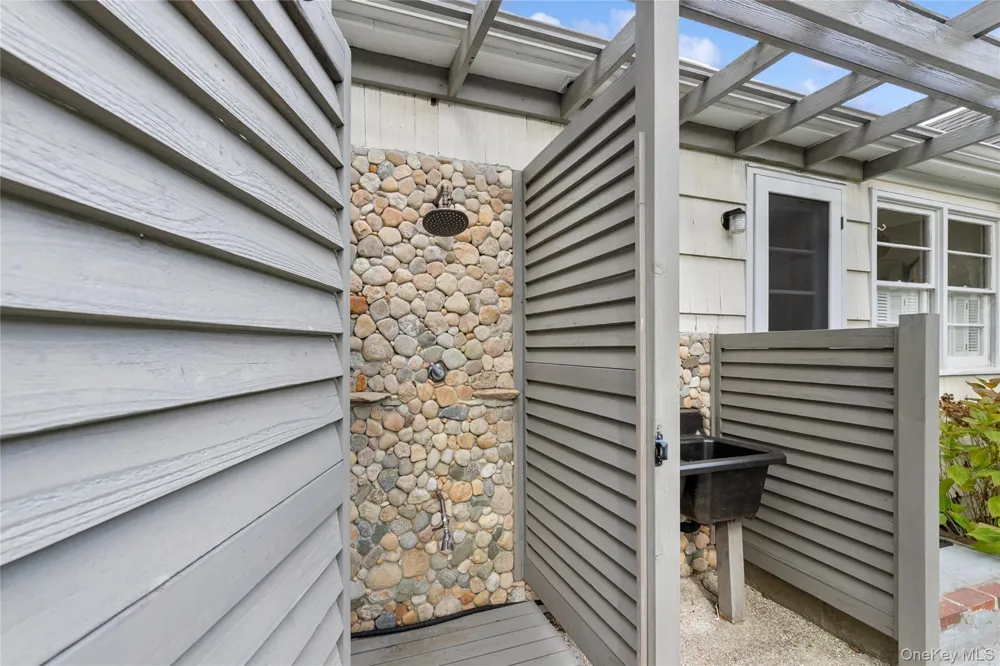 1181 FIREPLACE RD East Hampton, NY 11937
