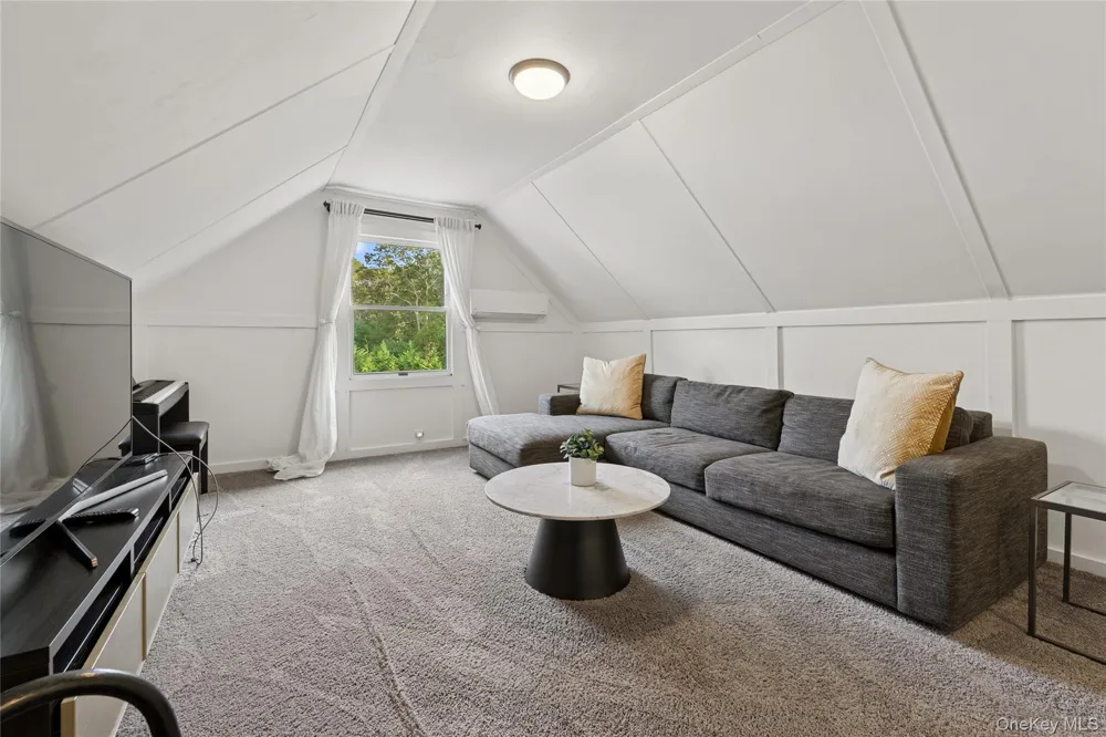 1181 FIREPLACE RD East Hampton, NY 11937