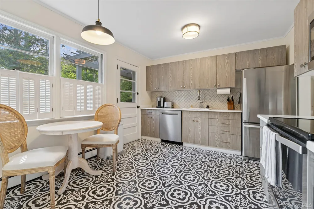 1181 FIREPLACE RD East Hampton, NY 11937