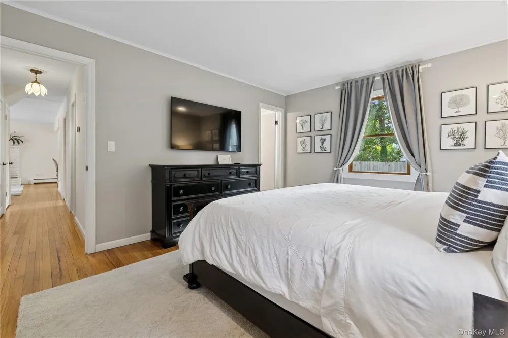 1181 FIREPLACE RD East Hampton, NY 11937