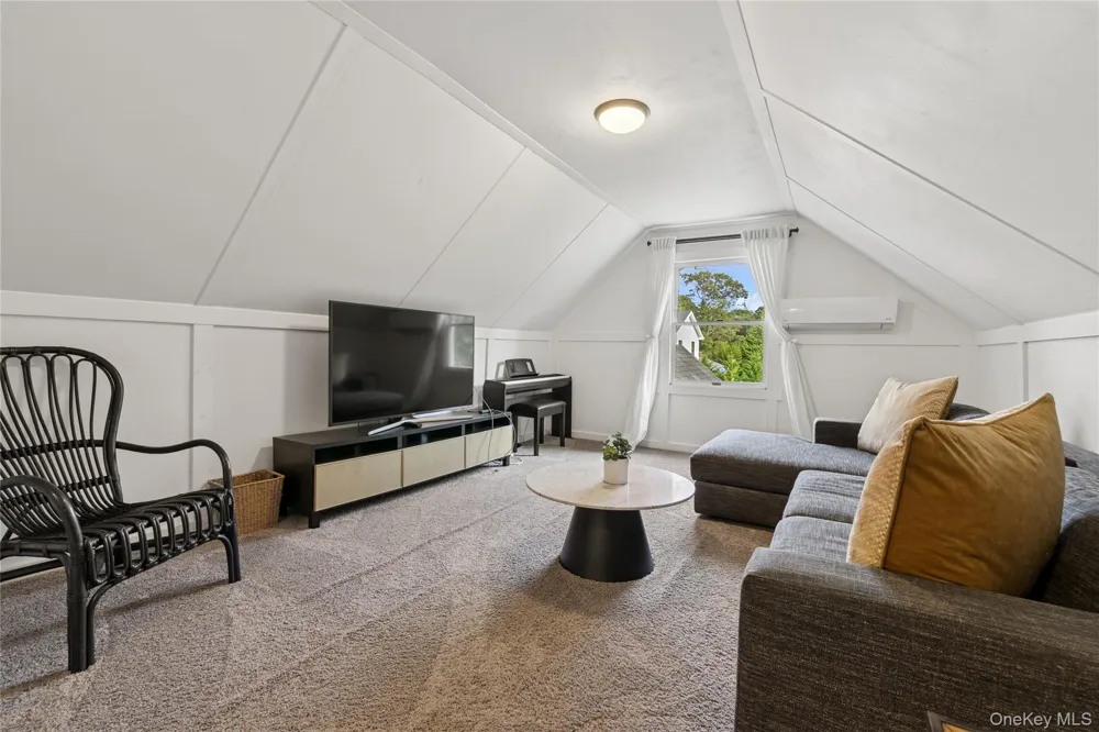1181 FIREPLACE RD East Hampton, NY 11937