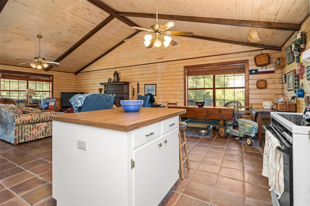120 Fsr 513 Kennard, TX 75847