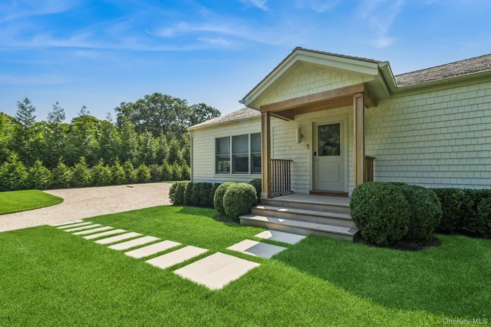 96 Town Lane East Hampton, NY 11937