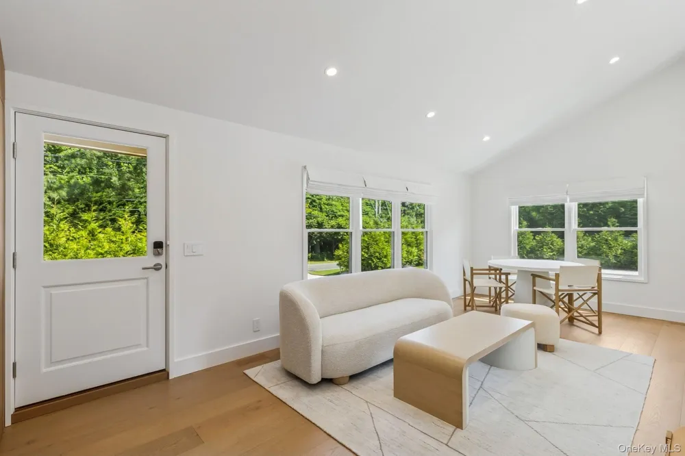 96 Town Lane East Hampton, NY 11937